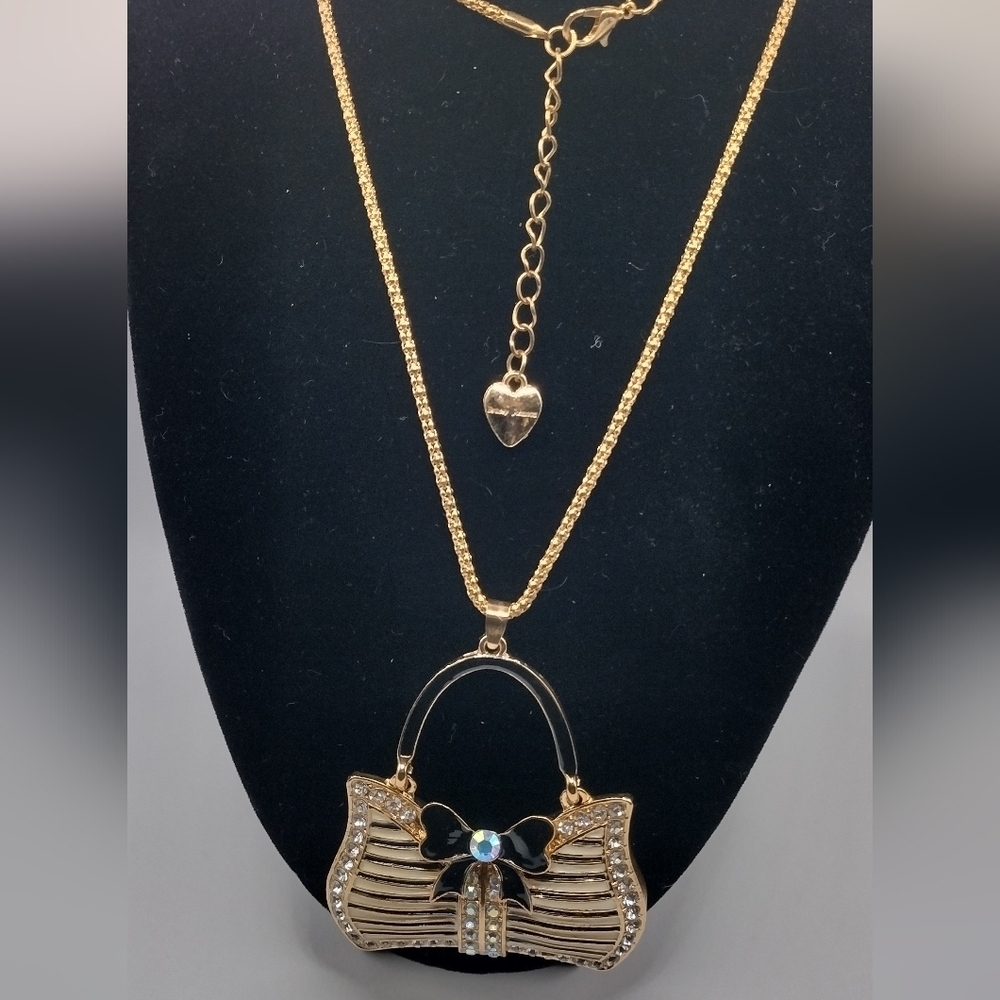 BETSEY JOHNSON GOLD ALLOY PURSE NECKLACE BLACK & WHITE ENAMEL WITH RHINESTONES